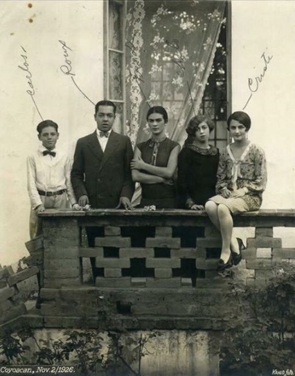 Carlos Veraza, Alfonso Rouiax, Frida, Consuelo Navarro and Cristina Kahlo frida kahlo coyoacan 1926 cctm caracas diego rivera 