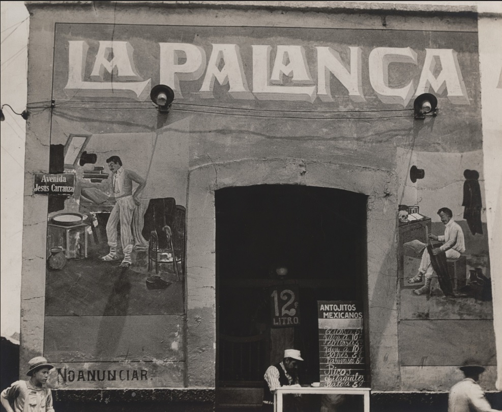 tina modotti 1926 Exterior of Pulquería, Mexico fotografia donne cctm