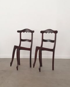 luiz philippe chair crossed leg cctm arte untitled
