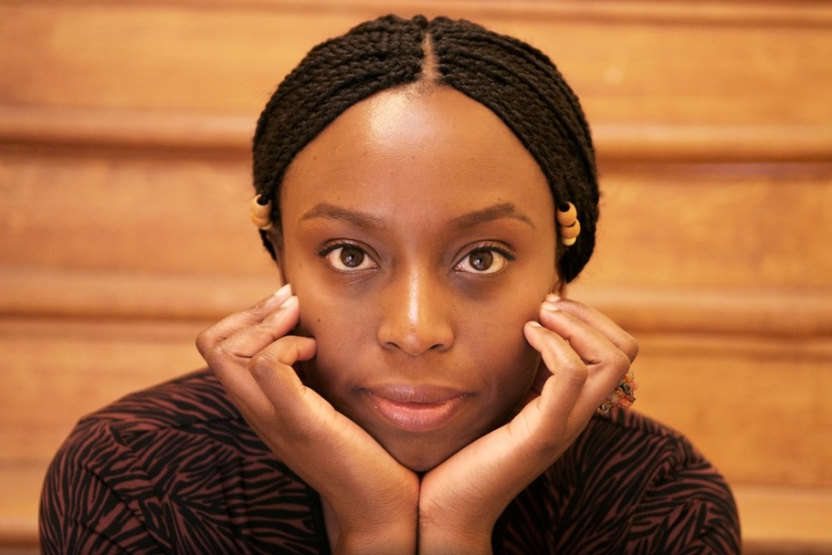 Chimamanda Ngozi Adichie scrittrici nigeria femminismo cctm a noi piace leggere