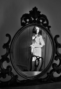 Sylvia Plath Specchio crudele occhio muro donna mattino cctm a noi piace leggere poesia