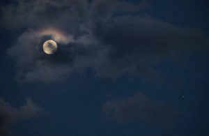 Sandro Penna L'estate se ne andò poesia nubi nuvole luna cielo cctm a noi piace leggere