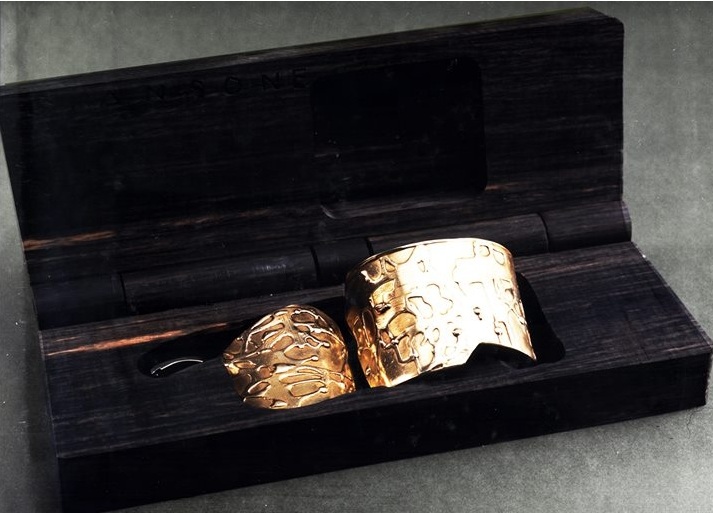 mario giansone sculture da indossare oro gold Jewelery between sculpture and jazz cctm a noi piace leggere