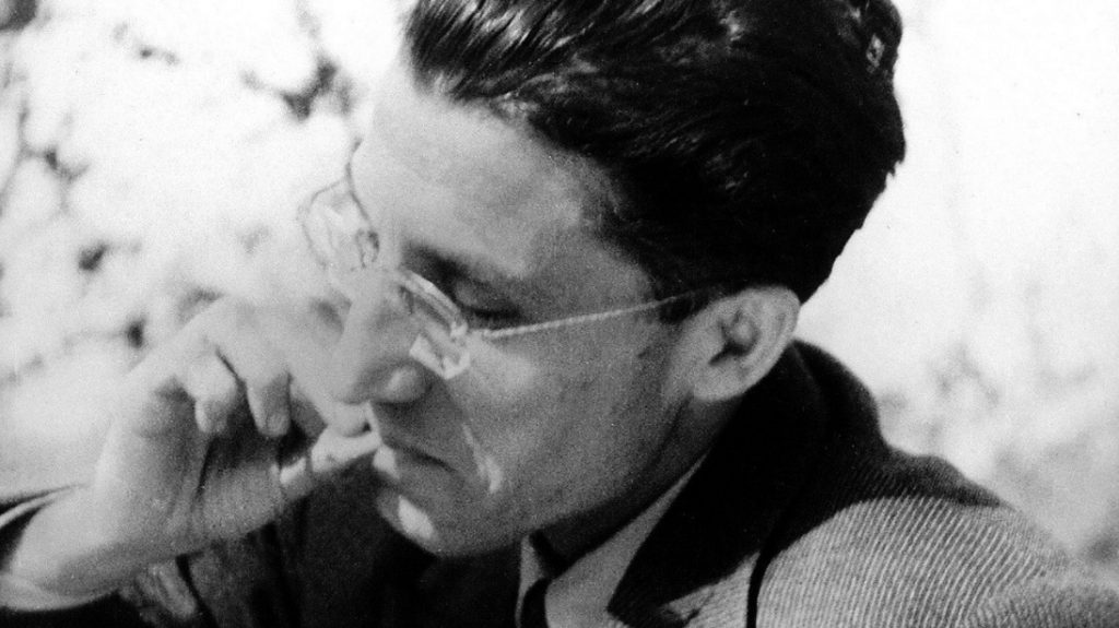 Cesare Pavese Ogni notte tornando dalla vita sigaretta cctm a noi piace leggere poesia Einaudi