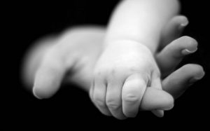 Frederick Leboyer (Francia) neonato amanti Per una nascita senza violenza notte respiro parto ostetrica cctm a noi piace leggere libri