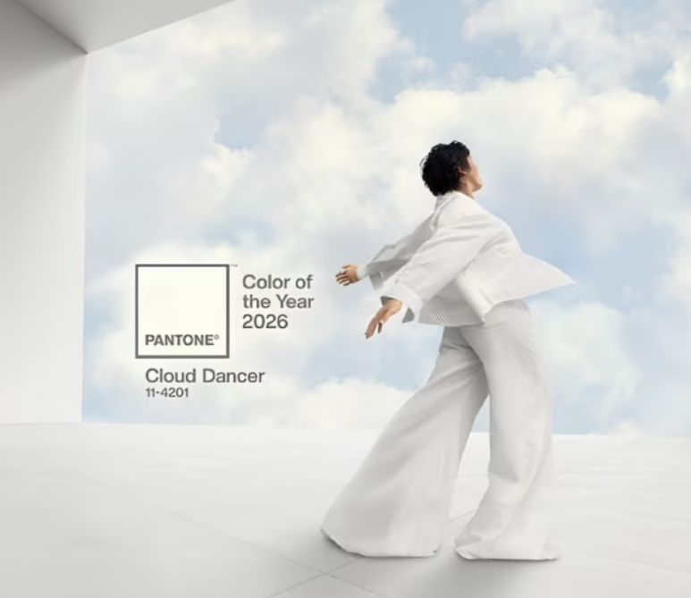 PANTONE 2026 Cloud Dancer 11-4201 color of the year bianco cctm a noi piace leggere