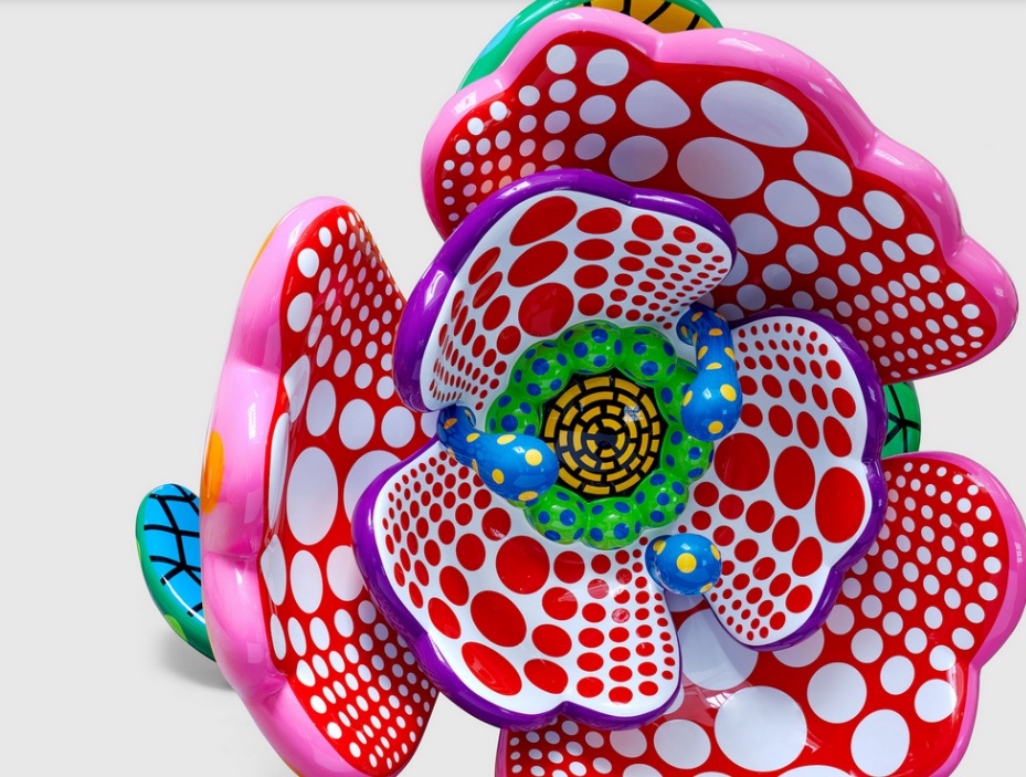 Yayoi Kusama (Japan) arte contemporanea I Spend Each Day Embracing Flowers cctm fiori arte