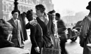Carmelita Zappalà (Italia) Robert Doisneau bacio amore cctm a noi piace leggere libri