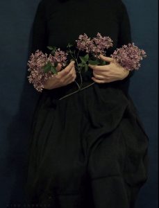 Anna Achmatova Al collo i grani di un minuscolo rosario poesia russia cctm a noi piace leggere amore