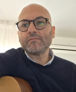 Giuseppe Marraffa (Italia) Il paese al contrario racconti brevi Pierino Gianni Rodari cctm a noi piace leggere libri