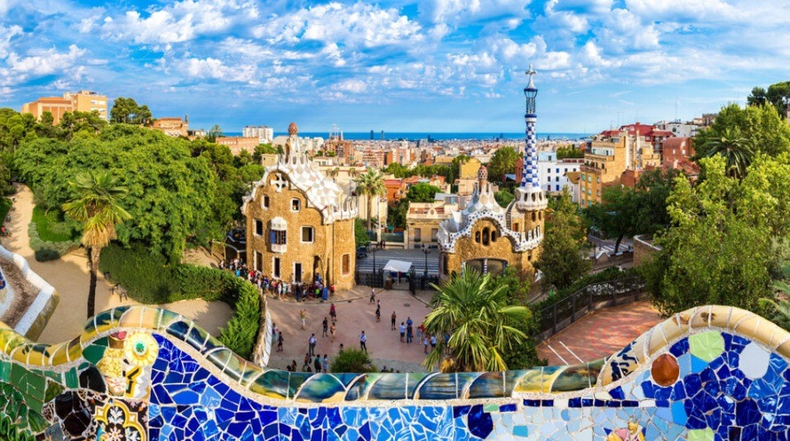 Antoni Gaudí (Spagna) Barcellona architetti Park Güell cctm a noi piace leggere